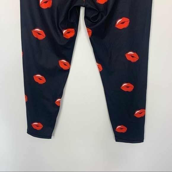 NWT Adore Me Walk Pop Cora Cozy Lip Print 7/8 Leggings Size Large - Picture 7 of 11